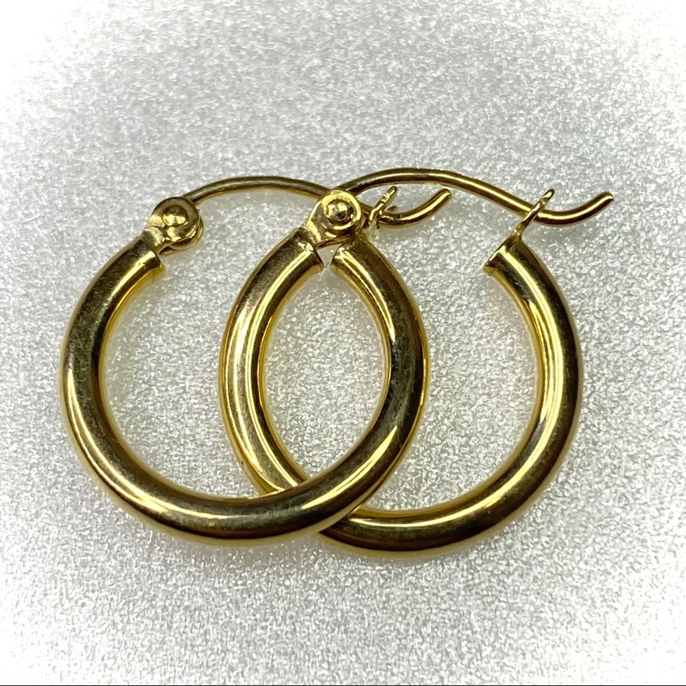 14K Gold Round Hoop Earrings